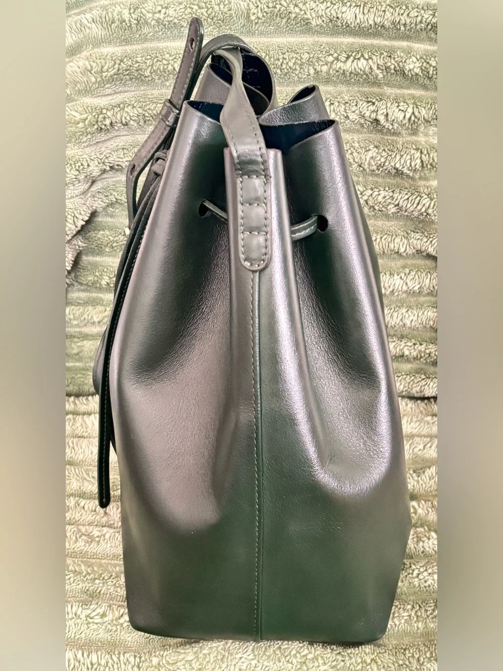 MANSUR GAVRIEL LG LEATHER GREEN CROSSBODY/BUCKET BAG